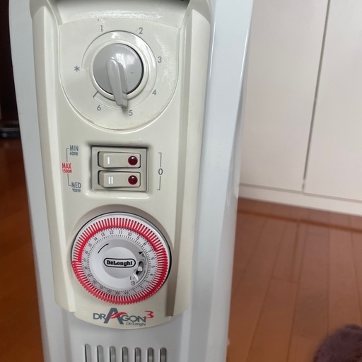 DeLonghi オイルヒーター dragon3 ホワイト　ぼぼ未使用