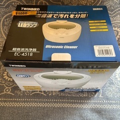 ツインバード工業の超音波洗浄器 EC-4518（ホワイト）です。 メガネやアクセサリー、腕時計の金属ベルトなどの汚れを 超音波の力でしっかり落とします✨の画像