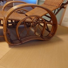 籐製　ラタン製　リクライニングチェア　1人用　マガジンラックつき付の画像