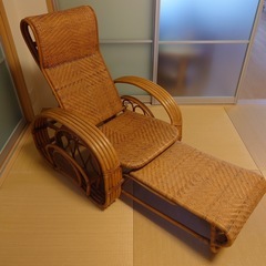 籐製　ラタン製　リクライニングチェア　1人用　マガジンラックつき付の画像