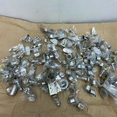20Kg以上 アルミ パイプ受け 金具 金物屋 廃業 まとめて 未使用 大量 デッドストック 手すり受け パイプ ブラケット げんこ 横受け 首長の画像