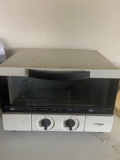 食器棚、トースター、電子レンジ、炊飯器