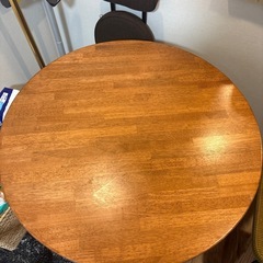 ダイニングテーブルの画像