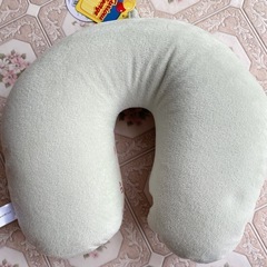 おさるのジョージ ネックピローの画像