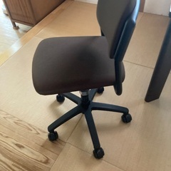 小学生用椅子の画像