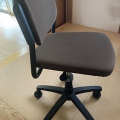 小学生用椅子の画像