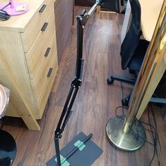 スマホスタンド　伸縮式　ブラック　撮影　高さ約105㎝　　■近隣配送無料 買取GO‼　栄和店の画像