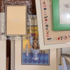 写真立て、フォトフレームたくさんの画像