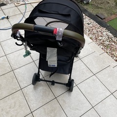 折りたたみ式ベビーカーの画像