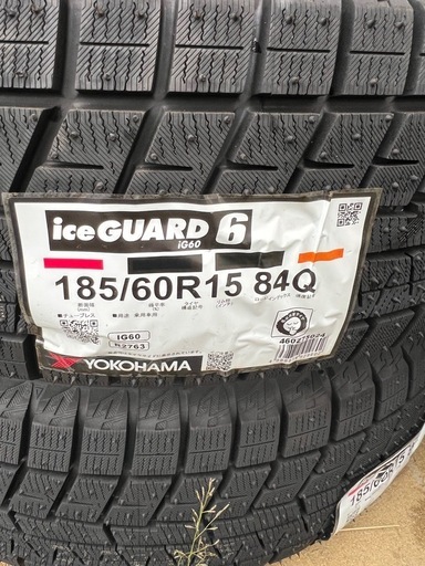 値下げ中！早い者勝ち！！【2025購入の
未使用品】185/60R15 84Q　スタッドレスタイヤ　YOKOHAMAアイスガード　