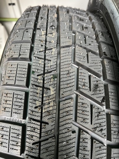 値下げ中！早い者勝ち！！【2025購入の
未使用品】185/60R15 84Q　スタッドレスタイヤ　YOKOHAMAアイスガード　