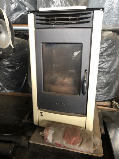 ペレットストーブ　暖炉　ストーブ