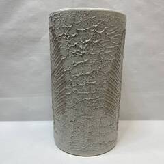 美品 傘立て 白 ホワイト 直径約24×高さ42cm 葉柄 テクスチャーアート 陶器 玄関 収納 エントランスの画像