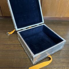 アルミのケースの画像