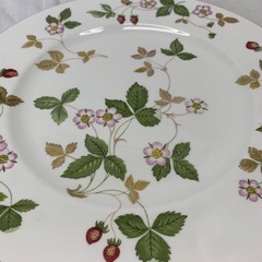 ☆ドリーム2号館☆⭐ジモティー割引⭐ウェッジウッド/ワイルドストロベリー/中皿/黒壺マーク/27cmの画像