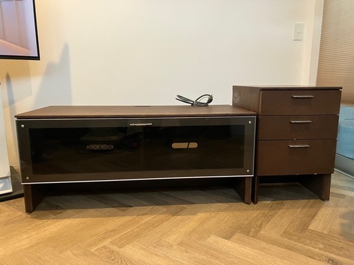 カリモクのテレビボードとキャビネット
