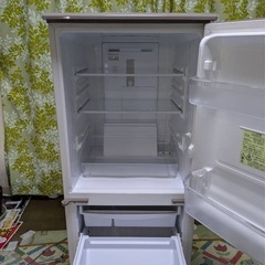 冷蔵庫とラックのセットの画像