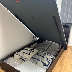美品　セミダブルベッドの画像