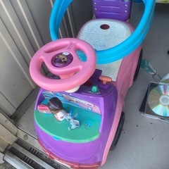 子供のおもちゃ 車の画像