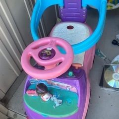 子供のおもちゃ 車の画像