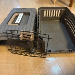 ペットケース、トラベルキャリー
の画像
