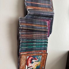 フィギュアや遊戯王カードの画像