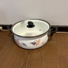 大型ホーロー鍋の画像