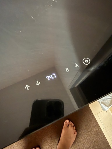電動昇降タイプの机とモニターほぼ新品つき付き