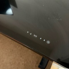 電動昇降タイプの机とモニターほぼ新品つき付きの画像