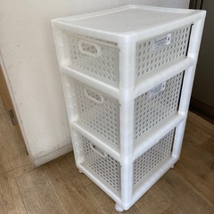 カインズ　スタックコンテナ　キャスター付3段の画像
