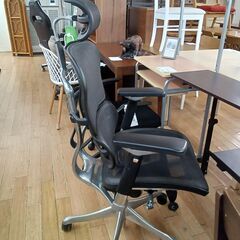 ★リユースのサカイつくば店★TK7021 エルゴヒューマン ワークチェア ブラック H125×D70×W65 クリーニング済みの画像