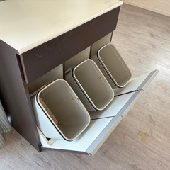 カウンター棚　ゴミ箱収納の画像