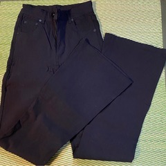 おまとめ　ジーパン3点　黒パンツ1点　の画像