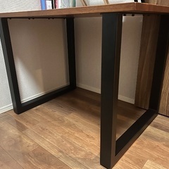ダイニングテーブルの画像