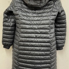 M【中古品】レディース ロングコート ダウン80% フェザー20% タヌキ チャイニーズラクーン 軽量 防寒着 ジャンパー 黒 チャコールグレー 光沢あり　Lサイズの画像