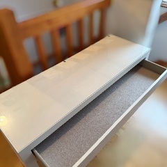 IKEA マルム ホワイトテーブルの画像