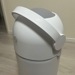 【新品！】ピジョン ステール　おむつ用ゴミ箱　ホワイトの画像