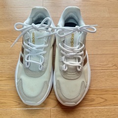 adidasスニーカーの画像