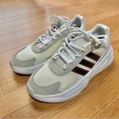 adidasスニーカーの画像