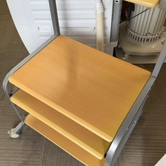 【美品‼️】ロータイプ♪ 60cm幅パソコンデスク キャスター付き パソコンラック FAX プリンター 木目調ナチュラルブラウン♪の画像