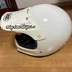 オフロード用ヘルメットの画像