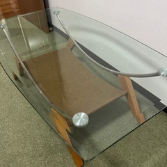 ガラステーブルの画像
