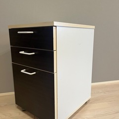 キャスター付きキャビネットの画像