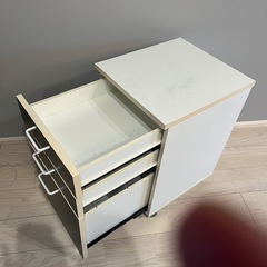 キャスター付きキャビネットの画像