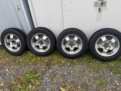 jb23ジムニーホイール付きスタッドレス
タイヤ
