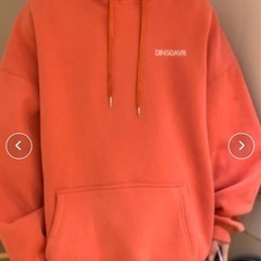 新品タグ付きパーカーの画像