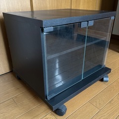 テレビ台　
キャスター付きの画像