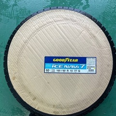 ハスラースタッドレスタイヤセットの画像