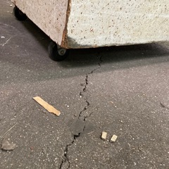 木箱のコマ付きいれもの入れ物の画像