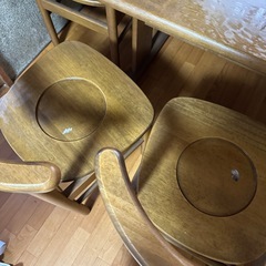 ダイニングテーブルの画像